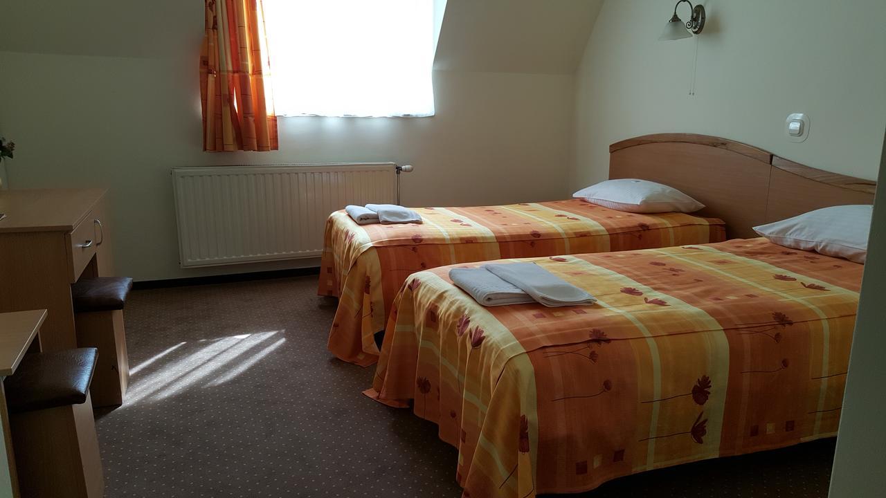 Hotel Melody Орадя Екстер'єр фото