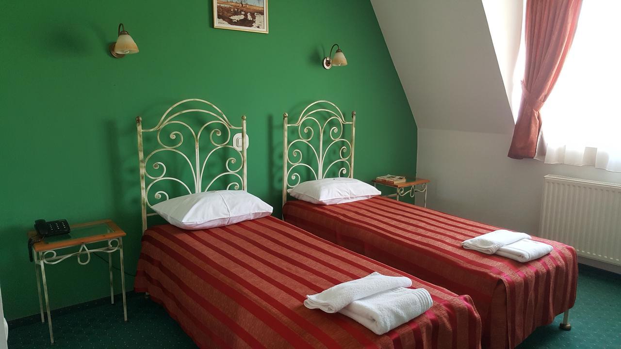 Hotel Melody Орадя Екстер'єр фото