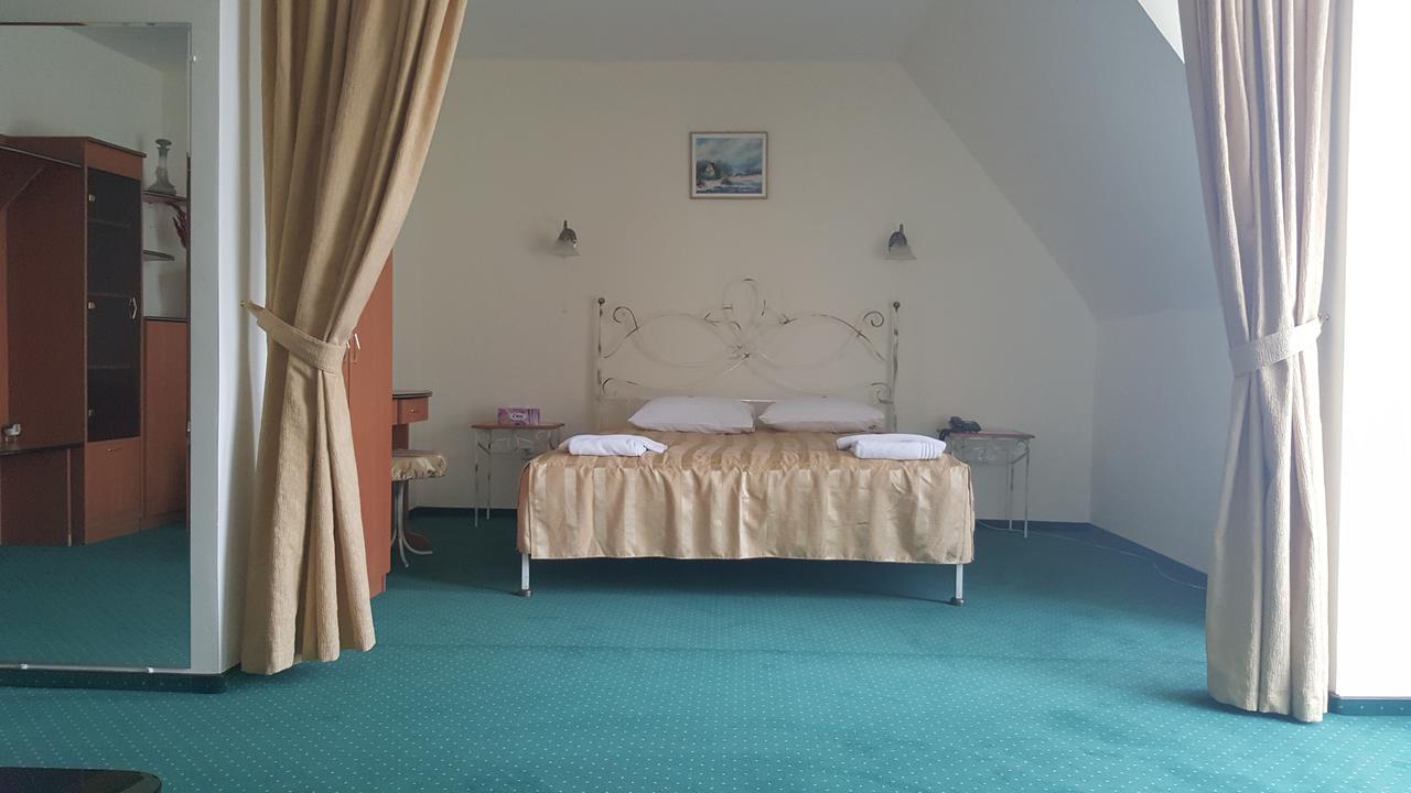 Hotel Melody Орадя Екстер'єр фото