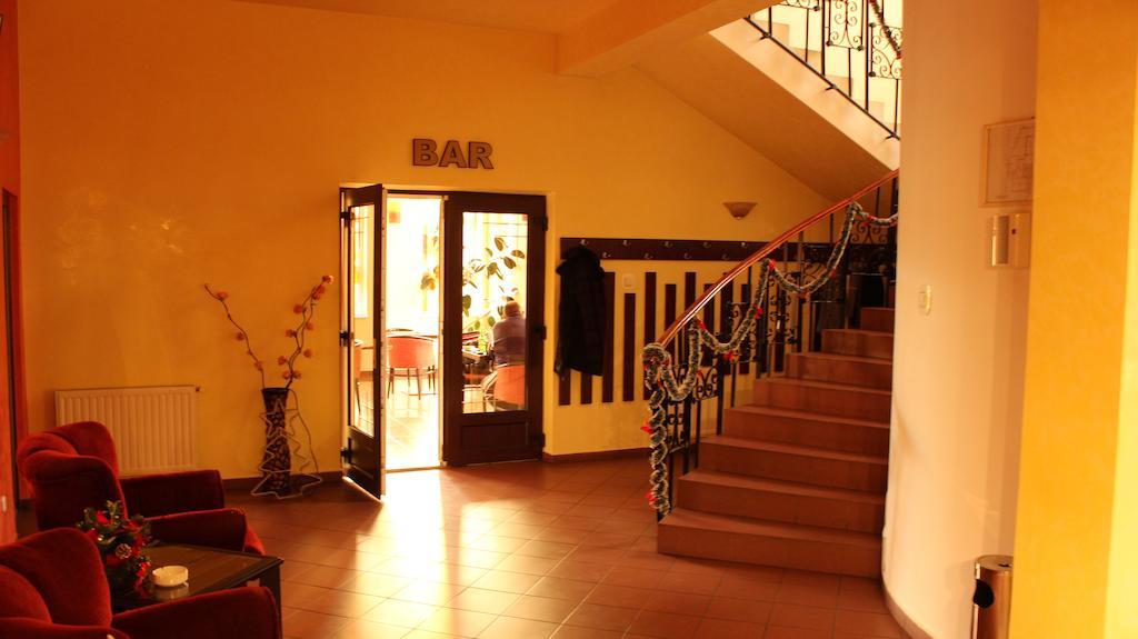 Hotel Melody Орадя Екстер'єр фото